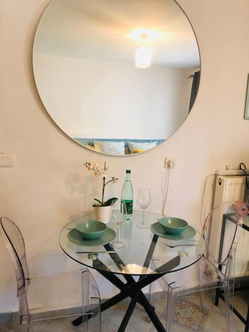Cosy Studio Design With Modern Bathroom Vaureal ภายนอก รูปภาพ