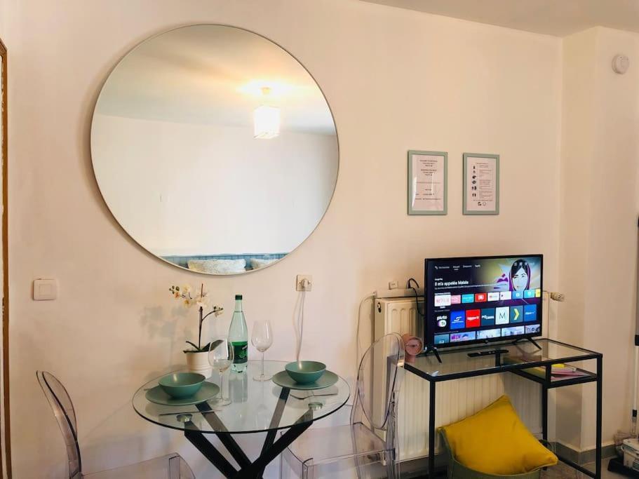 Cosy Studio Design With Modern Bathroom Vaureal ภายนอก รูปภาพ