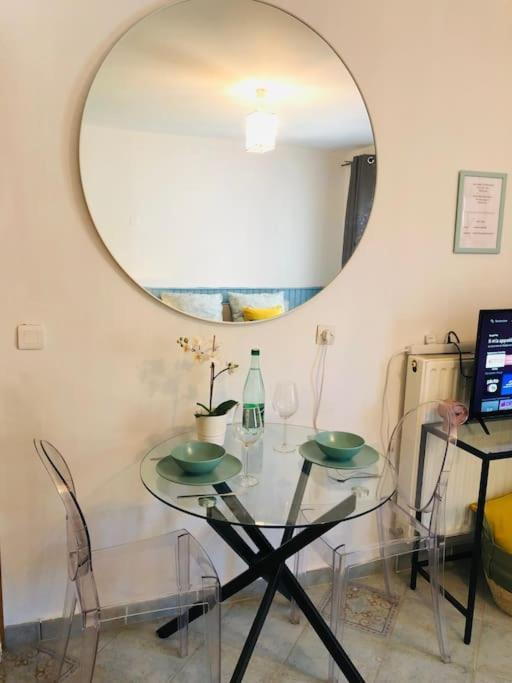 Cosy Studio Design With Modern Bathroom Vaureal ภายนอก รูปภาพ