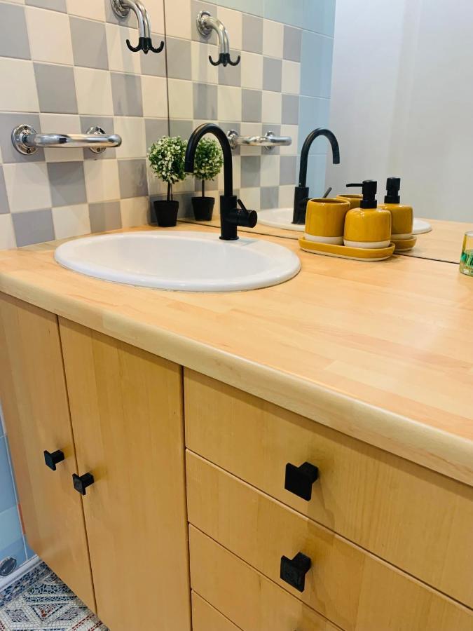 Cosy Studio Design With Modern Bathroom Vaureal ภายนอก รูปภาพ